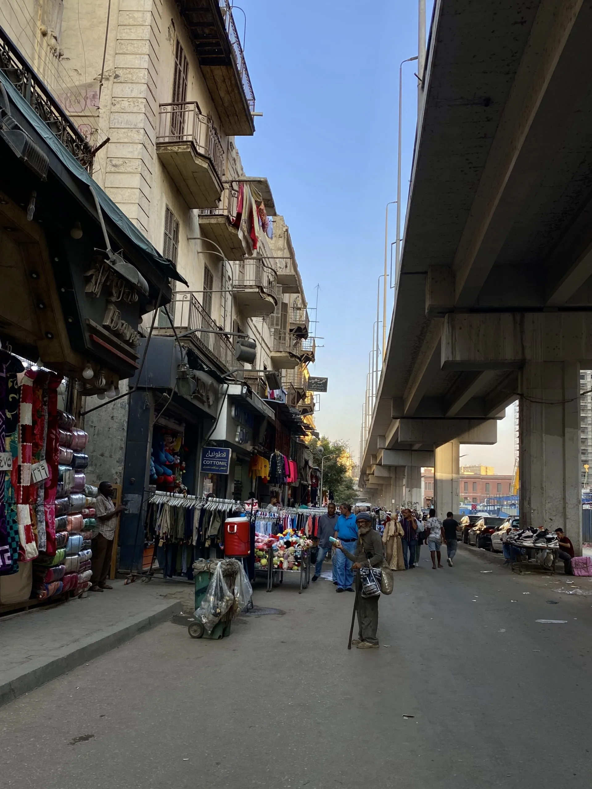 وكالة البلح.. مساحة لخداع آلة السوق